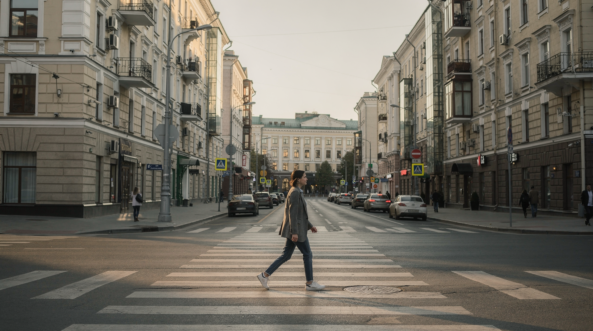 Город как сцена: уличная фотография и архитектурный контекст